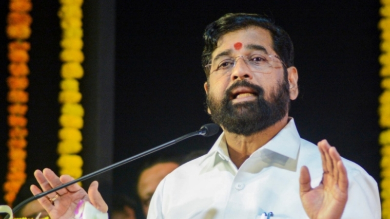 बाल-बाल बचे उपमुख्यमंत्री एकनाथ शिंदे, दही हांडी कार्यक्रम के दौरान हुआ बड़ा हादसा, लोगों की सांसे अटकी, चारों तरफ मची चीख-पुकार