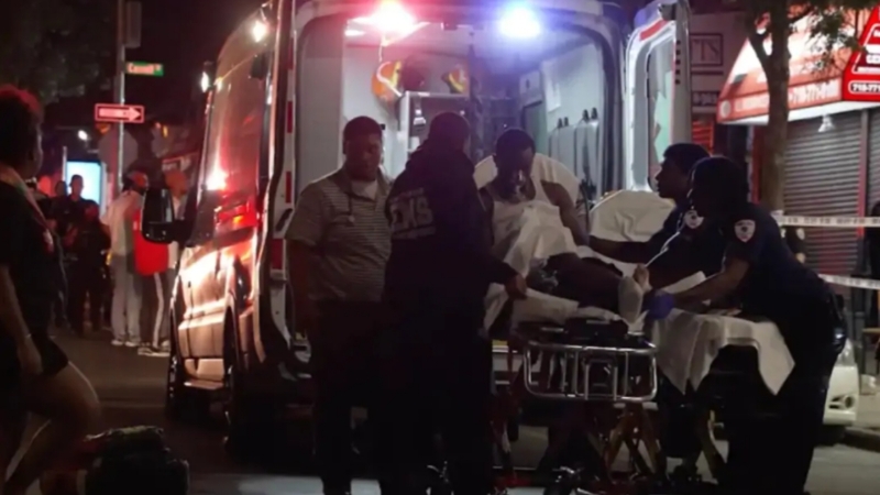 अमेरिका के न्यूयॉर्क शहर में गोलीबारी से 3 की मौत, आपसी विवाद में हुआ खूनी खेल, आरोपी पुलिस गिरफ्त से बाहर