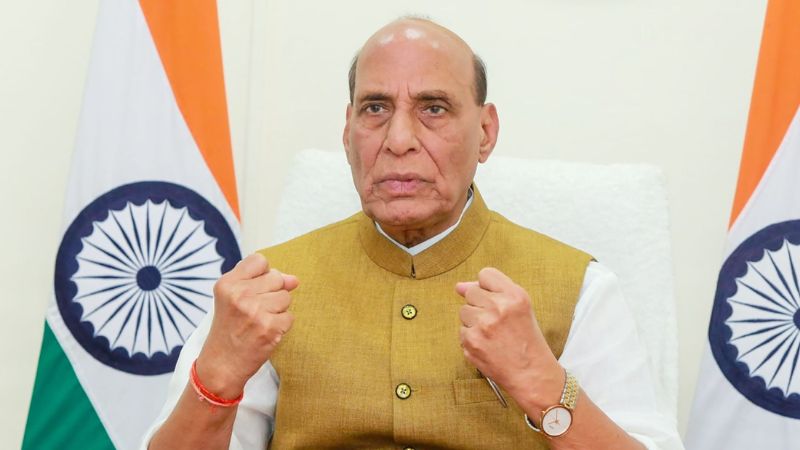 'देश की रक्षा के लिए किसी भी हद तक जाने को तैयार...', आर्मी कॉलेज से राजनाथ सिंह की पाकिस्तान को दो टूक, कहा - युद्ध के लिए सभी तैयार रहें