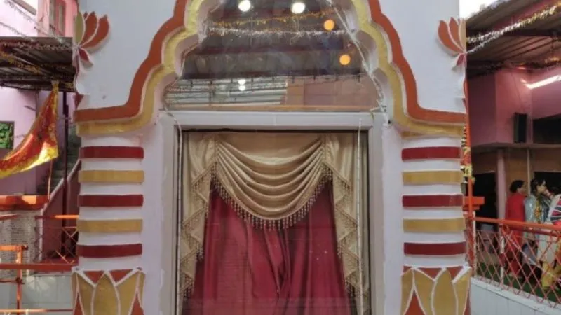 30 साल बाद कश्मीर में खुला शारदा भवानी मंदिर, 3 दशक बाद लौटा कश्मीरी पंडित का परिवार, प्राण-प्रतिष्ठा कार्यक्रम में हिंदू-मुस्लिम साथ आए नजर