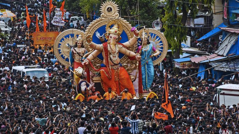 देश के 4 ऐसे भव्य गणपति पंडाल, जहां गणेश चतुर्थी पर दिखती है आस्था की अनोखी छटा
