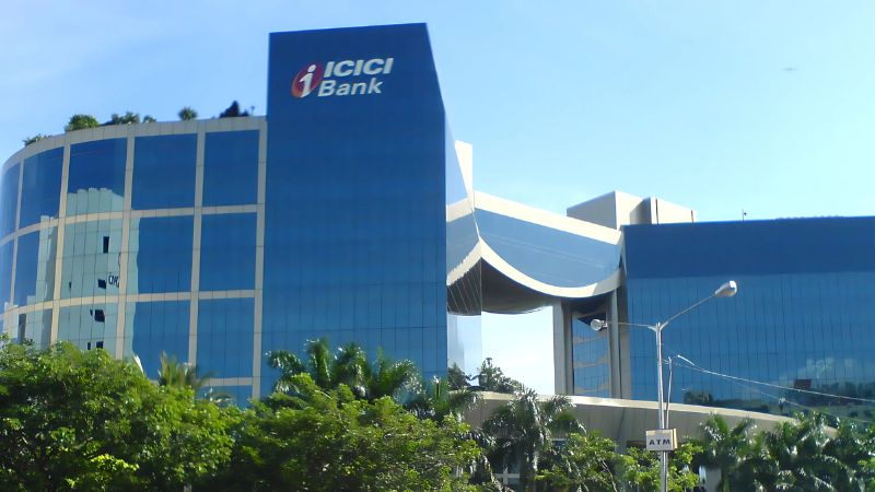 ICICI Bank ने ग्राहकों को दिया बड़ा झटका, सेविंग अकाउंट में मिनिमम बैलेंस ₹10000 से बढ़ाकर सीधे ₹50000 किया