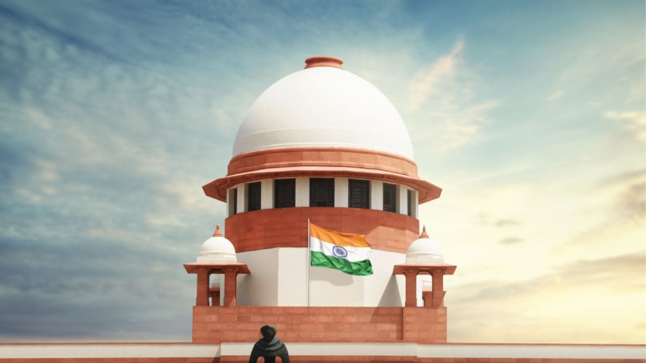 याचिका को 'प्रचार हित' बताकर याचिकाकर्ता पर भड़के CJI बीआर गवई, कहा- मुझे ये तेवर मत दिखाइए, आपको पहले भी अवमानना से बचाया…