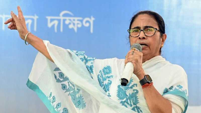 दिल्ली पुलिस के बंगाली को 'बांग्लादेशी' कहने पर भड़कीं CM ममता बनर्जी, केंद्र सरकार पर साधा निशाना