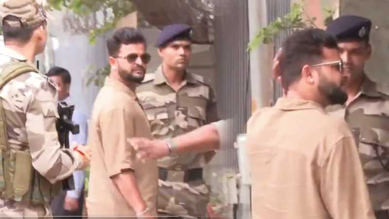 गेमिंग ऐप केस में ED दफ्तर पहुंचे पूर्व भारतीय क्रिकेटर सुरेश रैना, पूछताछ शुरू हुई