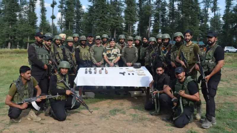 जम्मू-कश्मीर: कुपवाड़ा में सुरक्षा बलों को मिली आतंकी गुफा, भारी मात्रा में चीनी ग्रेनेड और गोला-बारूद बरामद