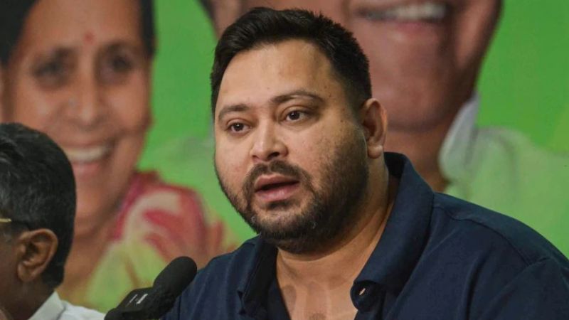 तेजस्वी यादव की मुश्किलें नहीं हो रही कम, चुनाव आयोग ने दूसरा नोटिस भेजकर वोटर आईडी जमा करने को कहा, पहले पत्र का नहीं दिया था जवाब