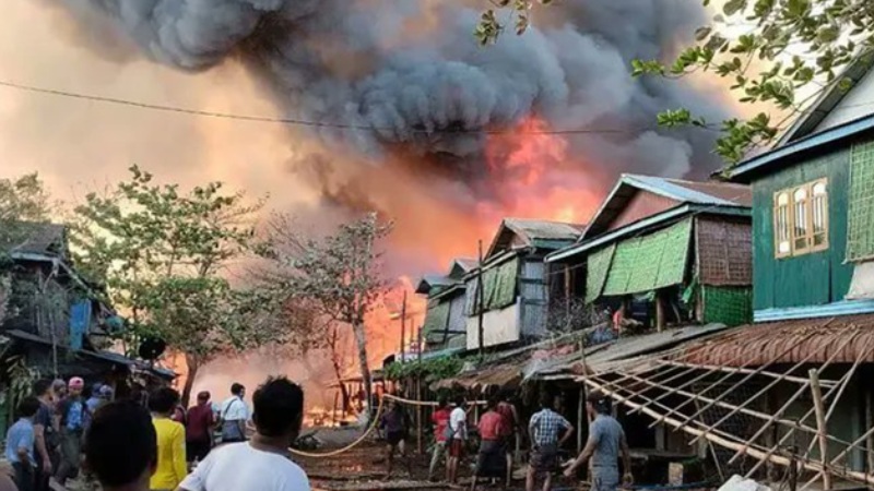 म्यांमार में फिर खून-खराबा... सेना ने अपने ही शहर पर किया एयरस्ट्राइक, 21 की मौत, कई घर तबाह