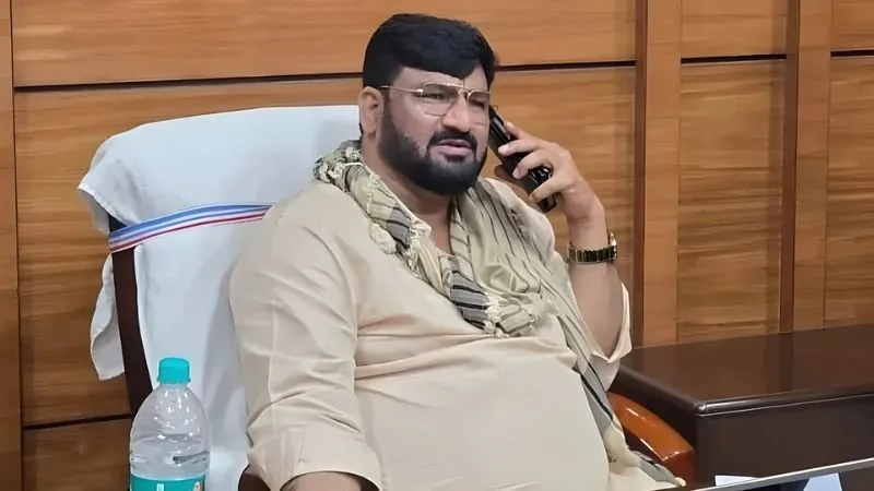 अचानक बीमार हुए झारखंड के मंत्री हफीजुल हसन... एयर एंबुलेंस से दिल्ली भेजा गया, विधानसभा के मानसून के दौरान बिगड़ी थी तबीयत