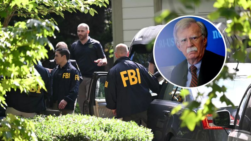 भारत के पक्ष में बोलने वालों का ट्रंप जबरन करा रहे मुंह बंद, पूर्व NSA बोल्टन के घर FBI का छापा, 'टैरिफ टेरर' पर बोला था हमला