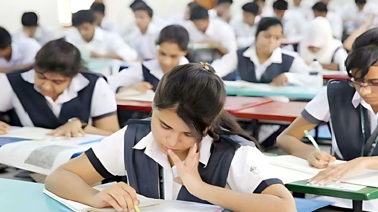 CBSE का बड़ा फैसला, 2026 से 9वीं कक्षा में होंगे ओपन बुक टेस्ट