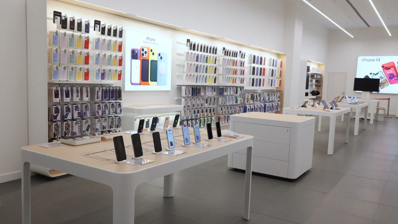 अब भारत में बन रहा है iPhone 17, फॉक्सकॉन ने बेंगलुरु यूनिट में शुरू किया निर्माण