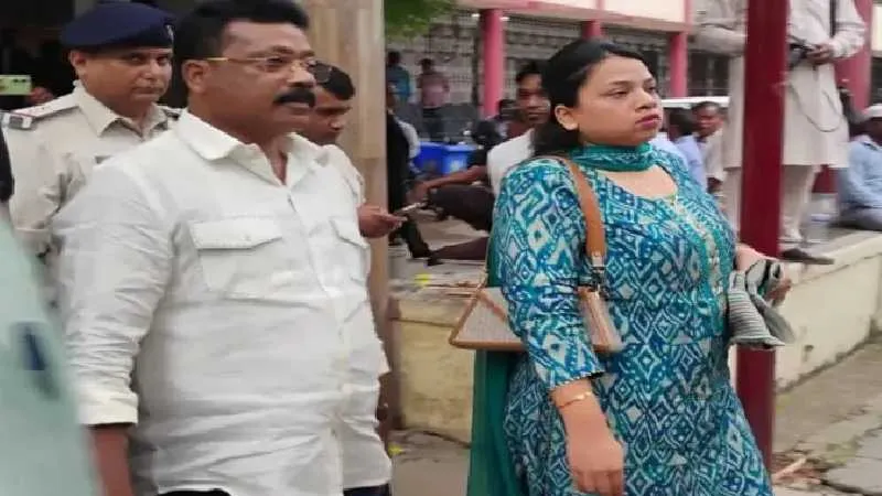 आदिवासी जमीन घोटाला: पूर्व मंत्री एनोस एक्का और पत्नी मेनन एक्का को 7 साल की सजा, चार अन्य को 5-5 साल की सजा