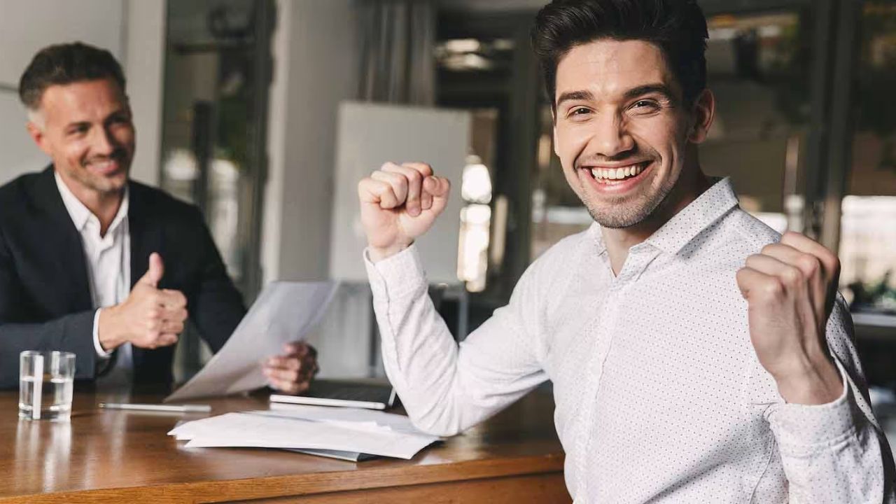 PM Viksit Bharat Rozgar Yojana: पहली नौकरी पर मिलेगी सरकार से मदद, जानें किसे और कैसे मिलेगा लाभ