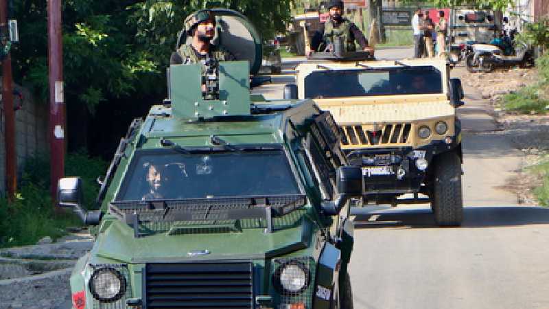 कुलगाम एनकाउंटर: कुलगाम में 7वें दिन भी आतंकियों की तलाश जारी, उत्तरी सेना के कमांडर प्रतीक शर्मा ने समीक्षा की