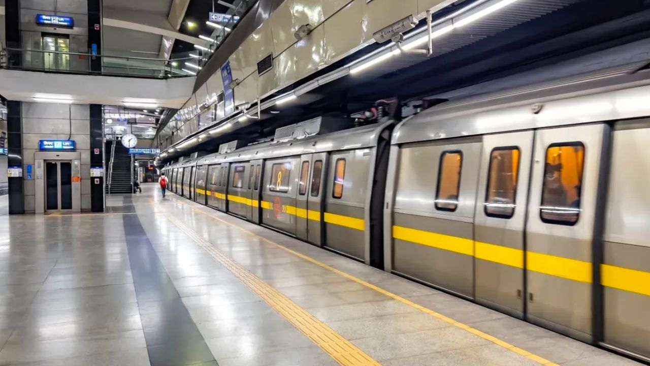 दिल्ली मेट्रो की टाइमिंग में बदलाव, जानिए 15 अगस्त को कब मिलेगी पहली ट्रेन
