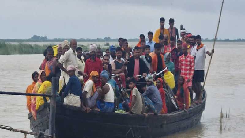 साहिबगंज नाव हादसा: 31 में से 28 लोगों को बचाया गया, एक की मौत, तीन की तलाश जारी