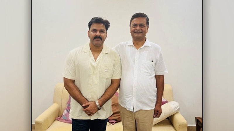 पूर्व केंद्रीय मंत्री आरके सिंह से मिले पॉवरस्टार पवन सिंह, बिहार चुनाव से पहले दिल्ली में मुलाकात, बदल जाएगा सियासी समीकरण