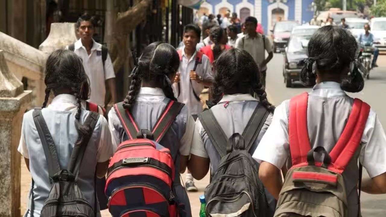 IMD का अलर्ट: भारी बारिश के कारण यूपी के इन जिलों में स्कूल रहेंगे बंद...