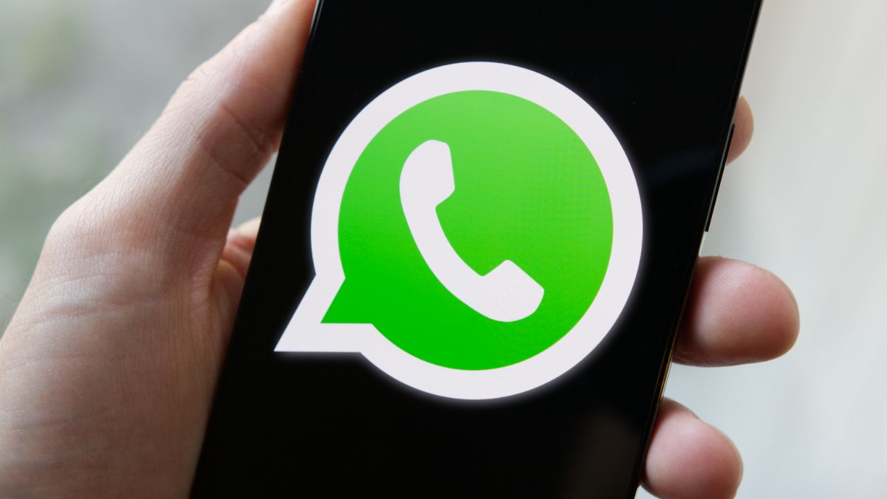 WhatsApp पर आया धमाकेदार कैमरा फीचर, अब अंधेरे में भी खींचें शानदार तस्वीरें