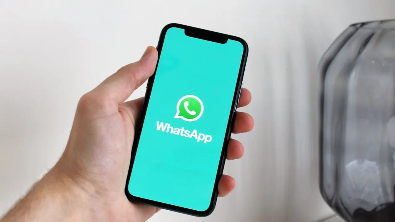 सिर्फ चैटिंग नहीं, अब WhatsApp पर बनवाएं ड्राइविंग लाइसेंस भी!