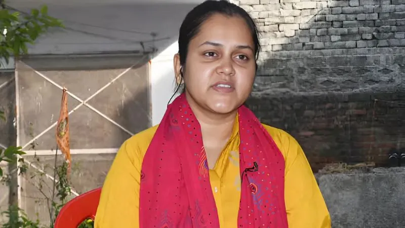 26 लोगों के बलिदान की अनदेखी की जा रही...', पहलगाम हमले में मारे गए शुभम की पत्नी ने भारत-पाक मुकाबले का जताया विरोध, कहा - यह जख्मों पर नमक छिड़कने जैसा