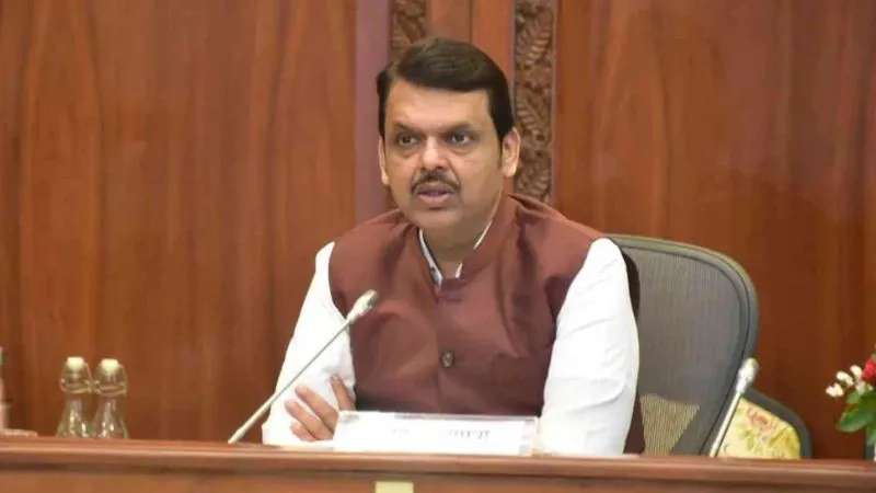 महाराष्ट्र: अवैध बांग्लादेशियों को बसाने के रैकेट पर CM फडणवीस का बड़ा वार, 50,000 फर्जी सर्टिफिकेट और 47 हजार आधार रद्द