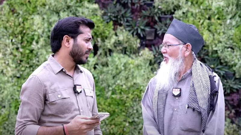 ‘वो मुस्लिम नमकहराम हैं’, मंत्र सुनाकर मुस्लिम शख़्स ने इस्लाम का असली सच बता दिया!