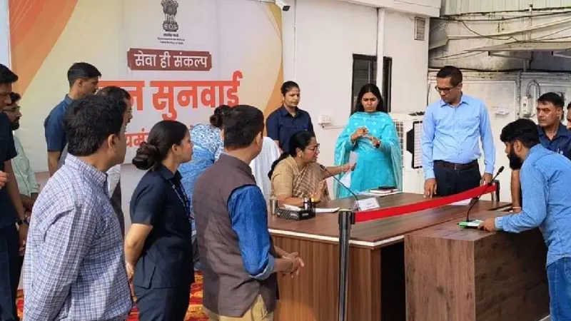 Delhi News : हमले के बाद पहली बार CM रेखा गुप्ता ने कड़ी सुरक्षा के बीच की 'जन सुनवाई'