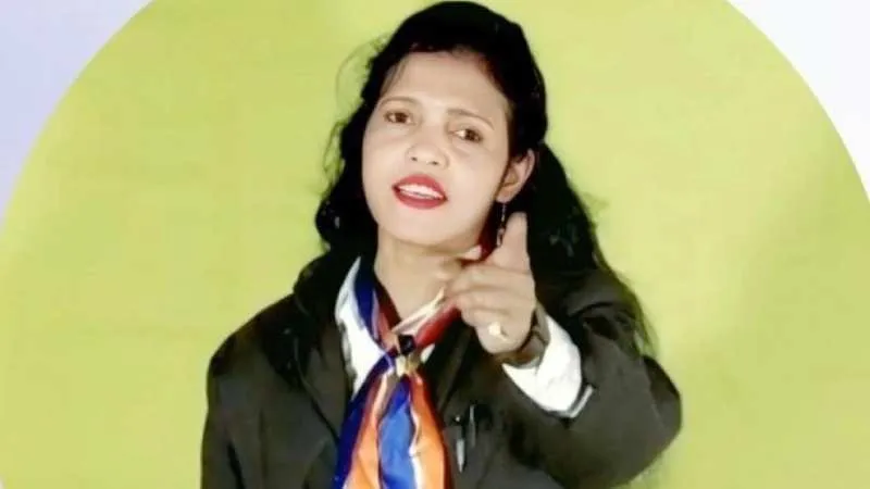 मिर्जापुर : हिंदू देवी-देवताओं पर अभद्र टिप्पणी करने वाली गायिका सरोज सरगम और पति गिरफ्तार, सरकारी जमीन भी छुड़ाई गई