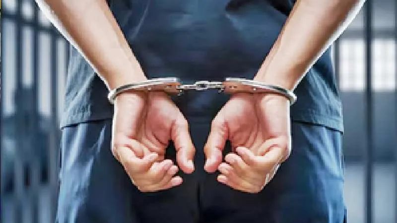 जम्मू-कश्मीर: 19 गैर-जमानती वारंटों से फरार शातिर ठग जुबैर अहमद गनी सोपोर में गिरफ्तार, कई वर्षों से था फरार