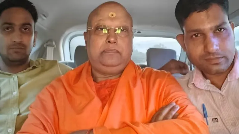 दिल्ली पुलिस को मिली बड़ी कामयाबी... 17 छात्राओं के यौन शोषण के आरोपी स्वामी चैतन्यानंद को आगरा से गिरफ्तार किया