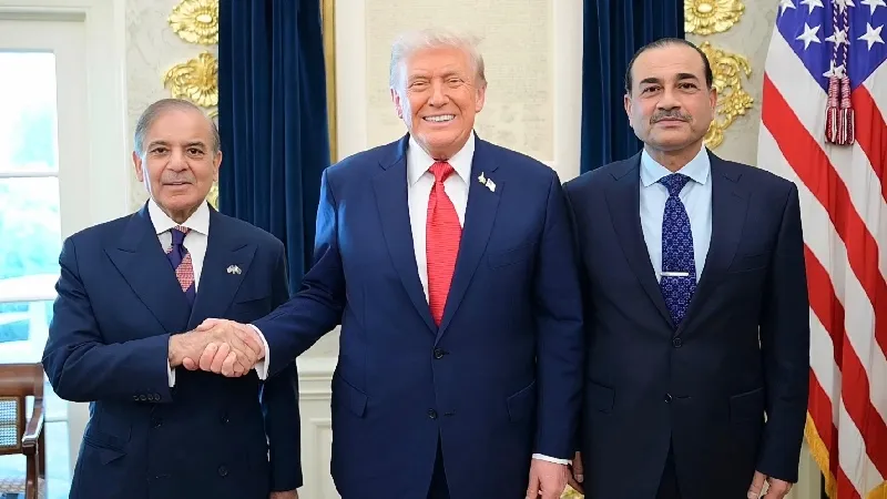 20 मिनट की बैठक, 30 मिनट कराया इंतजार... अमेरिकी राष्ट्रपति ट्रंप के इंतजार में शहबाज-मुनीर का हुआ बुरा हाल