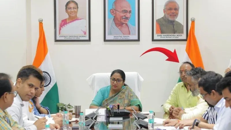 दिल्ली सरकार की बैठक में CM रेखा गुप्ता के पति क्यों हुए शामिल? AAP के उठाए सवालों का बीजेपी ने दिया जवाब, जानें पूरा मामला