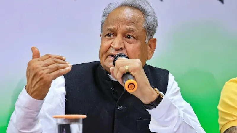 'वसुंधरा होतीं मुख्यमंत्री तो मजा आता…’, राजस्थान की राजनीति में अशोक गहलोत ने दिया भजनलाल को 'फंसा' देने वाला बयान