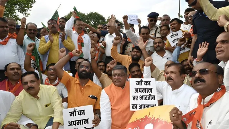 'इतनी बेशर्मी क्यों है, आपके मुंह से एक शब्द नहीं...', बिहार बंद में भाजपा के वरिष्ठ नेता सड़कों पर उतरे, राहुल गांधी पर रविशंकर प्रसाद ने साधा निशाना