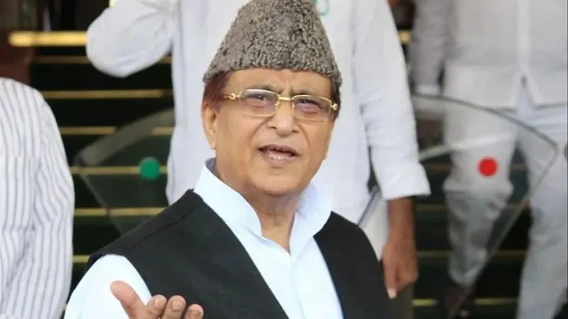 बेल बॉन्ड में गलती से अटकी आजम खान की रिहाई, जेल के बाहर समर्थकों की भारी भीड़ मौजूद