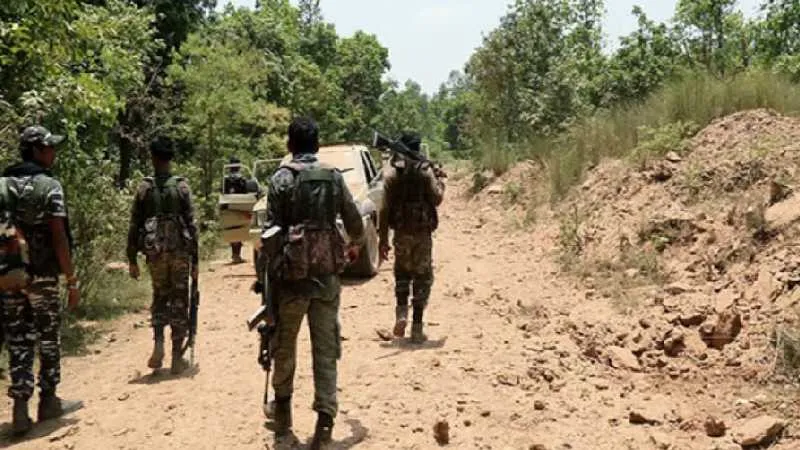 छत्तीसगढ़: दंतेवाड़ा-नारायणपुर बॉर्डर पर सुरक्षा बलों और नक्सलियों में मुठभेड़, 6 नक्सली ढेर