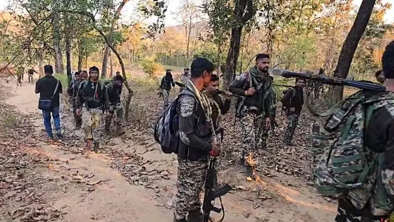 छत्तीसगढ़ में सुरक्षाबलों को मिली बड़ी कामयाबी, 16 लाख के दो इनामी नक्सली ढेर, हथियार और विस्फोटक बरामद