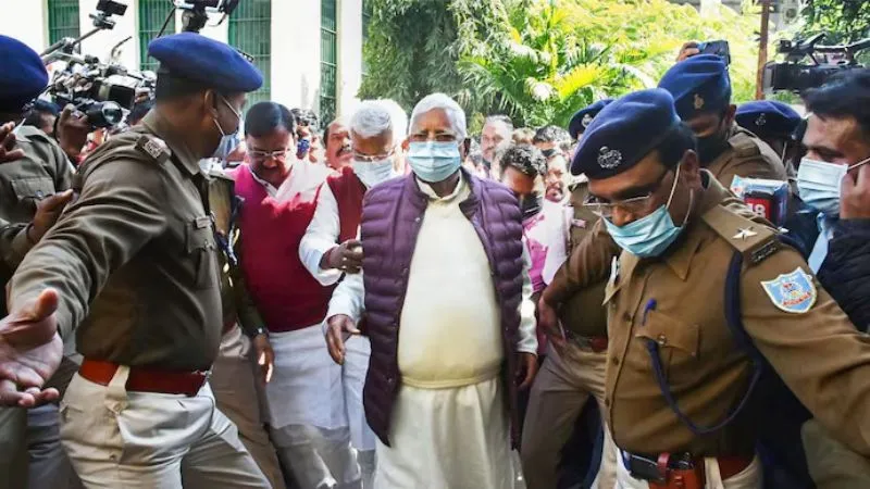 जमीन के बदले नौकरी मामले में लालू-तेजस्वी को बड़ा झटका, आरोप तय, 13 अक्टूबर को फैसला सुनाएगा कोर्ट