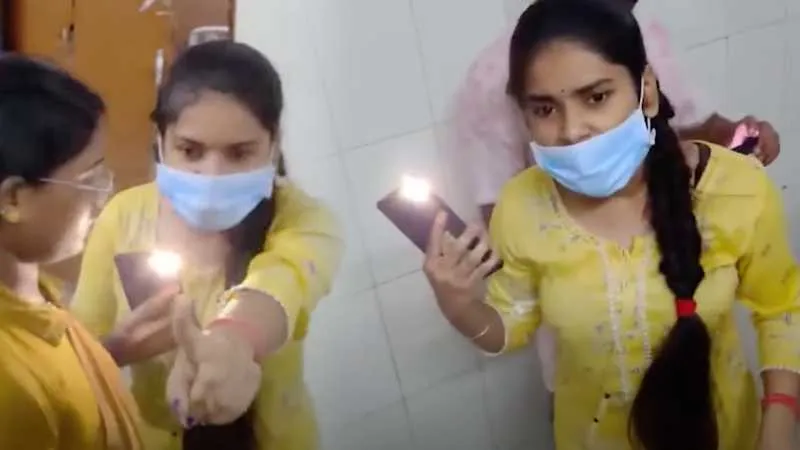 अस्पताल के सीटी स्कैन रूम के बाथरूम में मिले लड़का-लड़की, मचा हंगामा, वीडियो वायरल