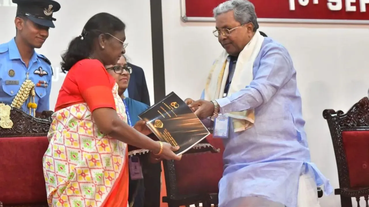 'क्या आपको कन्नड़ आती है?', सिद्धारमैया के सवाल पर राष्ट्रपति मुर्मू की हाजिरजवाबी ने जीता दिल, तालियों की गड़गड़ाहट से गूंज उठा हॉल