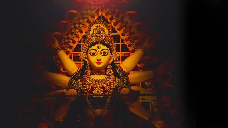 कोलकाता में दुर्गा पूजा की शुरुआत: नवपत्रिका स्नान और कोलाबोऊ पूजा के साथ गूंजे शंख