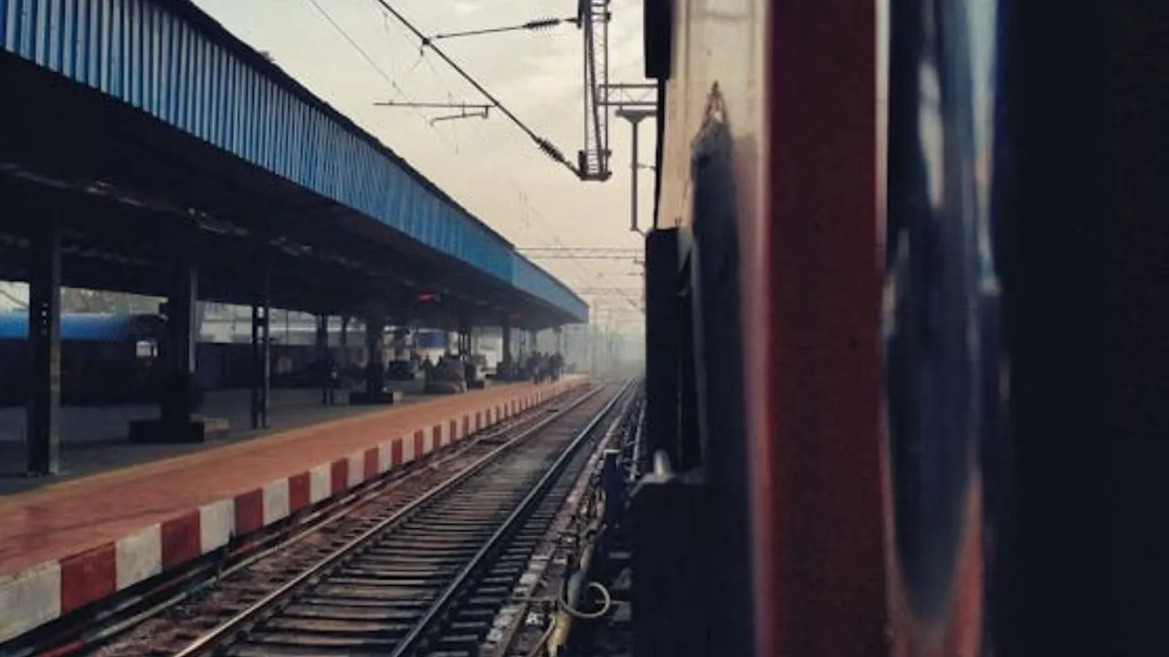 वेटिंग टिकट की नहीं अब कोई टेंशन, अपनाएं ये खास रेलवे स्कीम