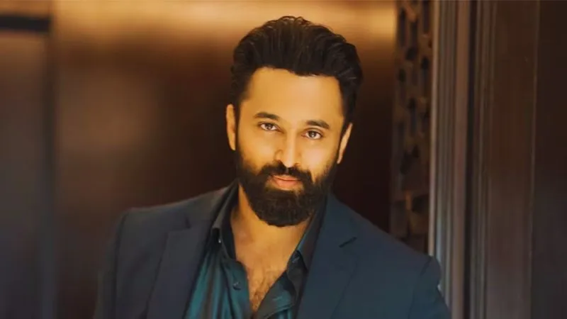 बुरे फंसे PM मोदी का रोल निभा रहे एक्टर उन्नी मुकुंदन, लगे मारपीट के आरोप, कोर्ट ने भेजा समन