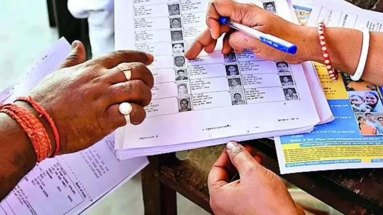 बिहार चुनाव से पहले बड़ा अपडेट, हर मतदाता को मिलेगा नया वोटर आईडी कार्ड