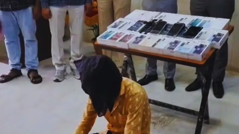 7.34 लाख की चोरी, 72 घंटे में पर्दाफाश...CM फडणवीस की सख्ती का दिखा असर, पुलिस के हाथ लगी बड़ी कामयाबी