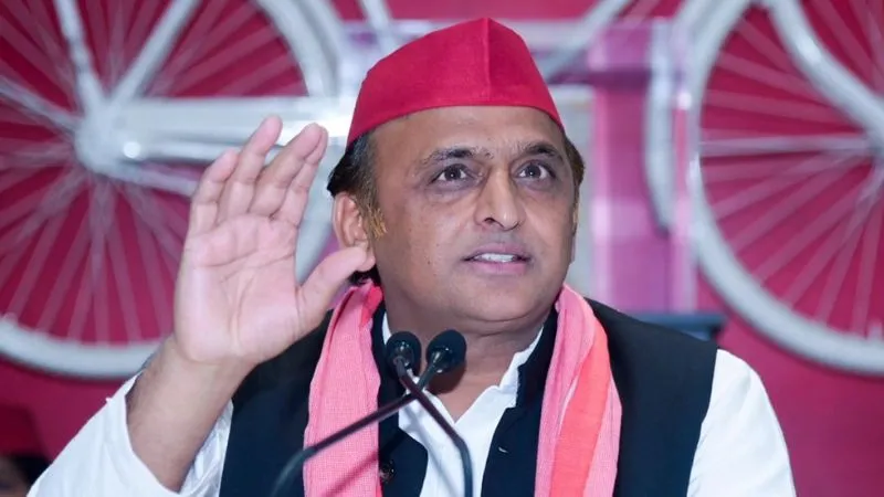 'दीयों और मोमबत्ती पर इतना खर्च क्यों...? सपा प्रमुख अखिलेश यादव के बयान से मचा बवाल, कहा - ईसाई धर्म से सीखना चाहिए