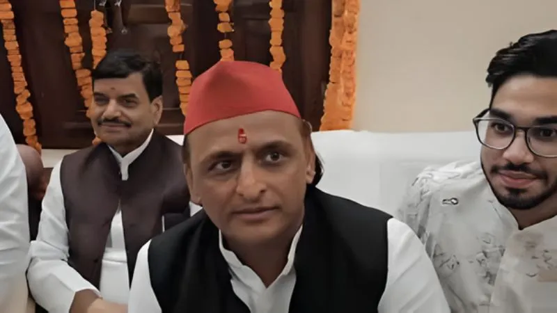 'चाचा को कहां से दिलाएं हेलीकॉप्टर...', शिवपाल यादव को स्टार प्रचारक न बनाए जाने पर अखिलेश ने दी सफाई, जानें क्या कहा