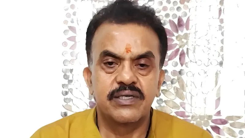 संजय निरुपम ने कहा- नक्सलवाद पर नियंत्रण, देश का विकास संविधान के दायरे में सुनिश्चित हो रहा है